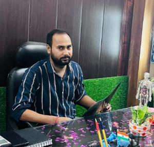 Photo of Dr. Vineet Maurya